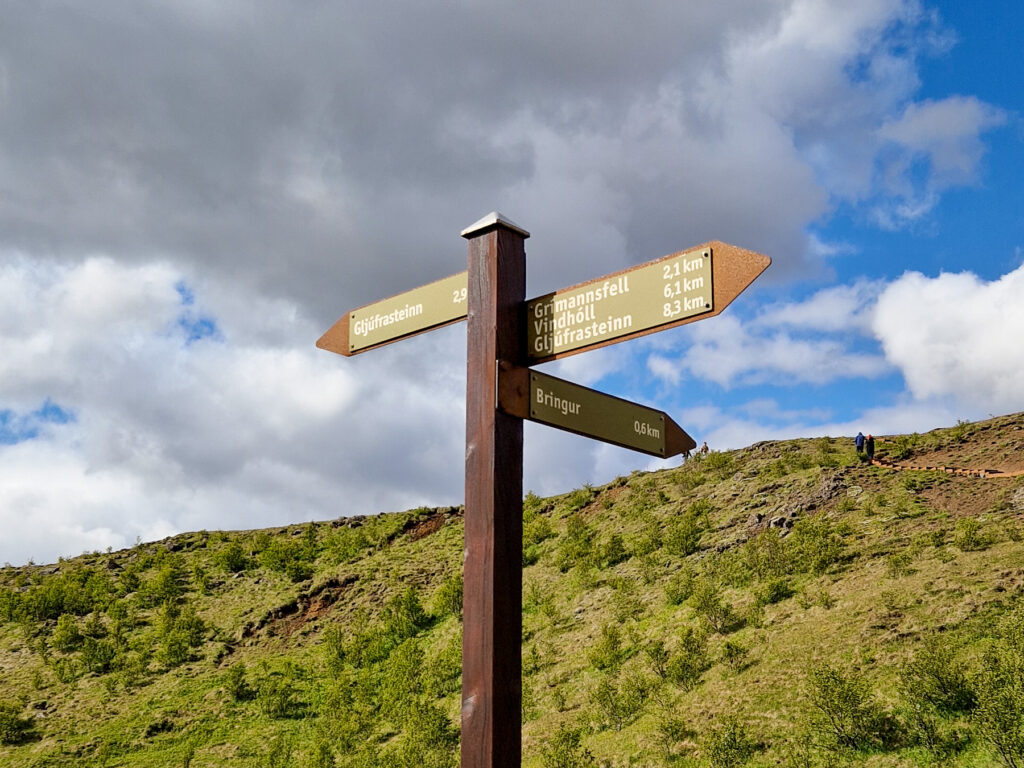Drogowskaz na szlaku Laxness Trail